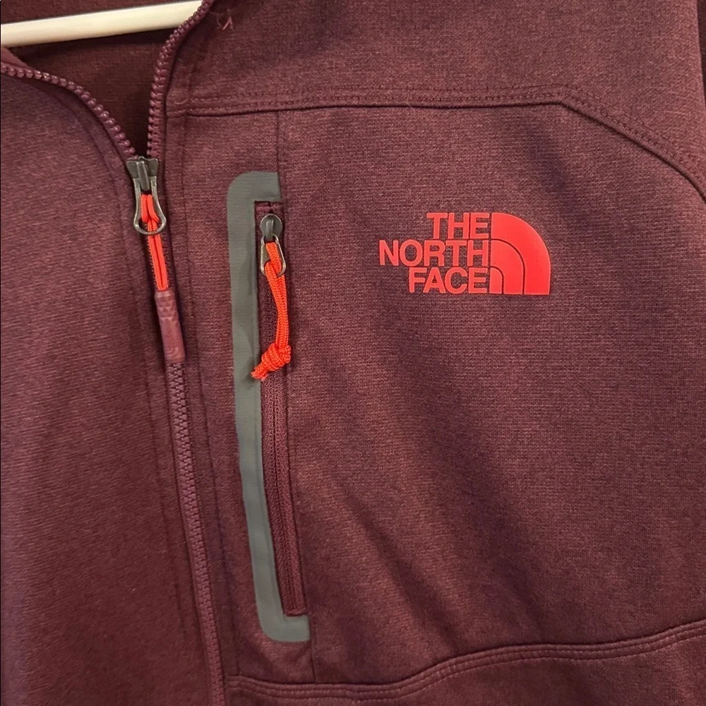 The North Face Burgundy Quarter-Zip Pullover men’s large